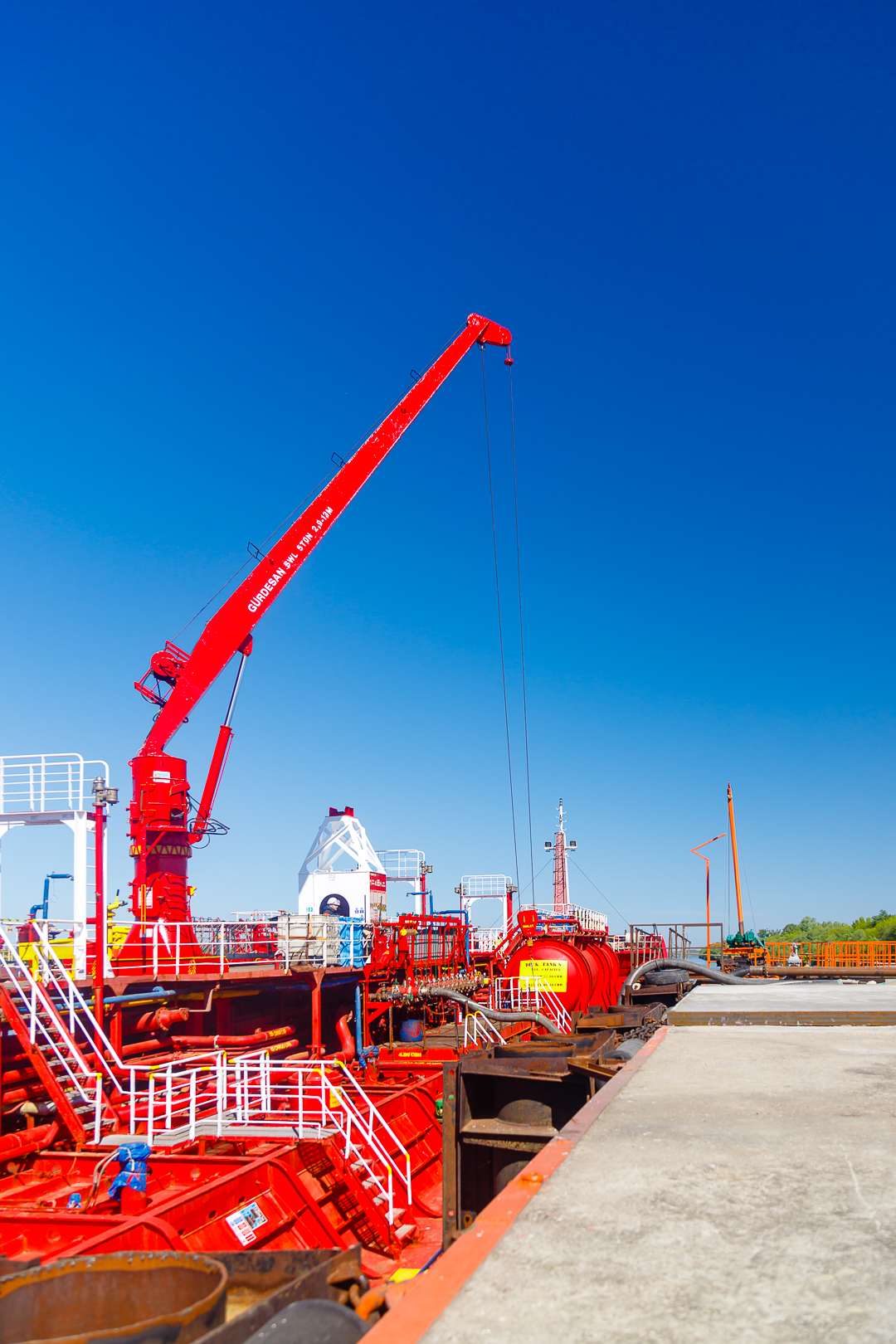 перевалки пшениці, ячміню, кукурудзи, шроту, олії на морські та річкові судна.